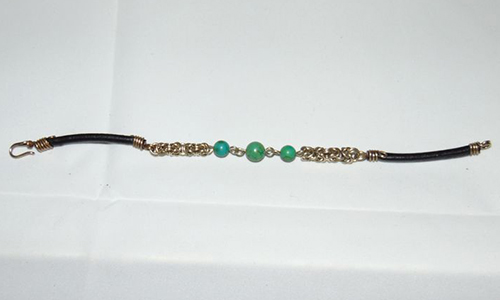 Pulsera combinada Metal, Piedra y Cuero. Punto del Inca